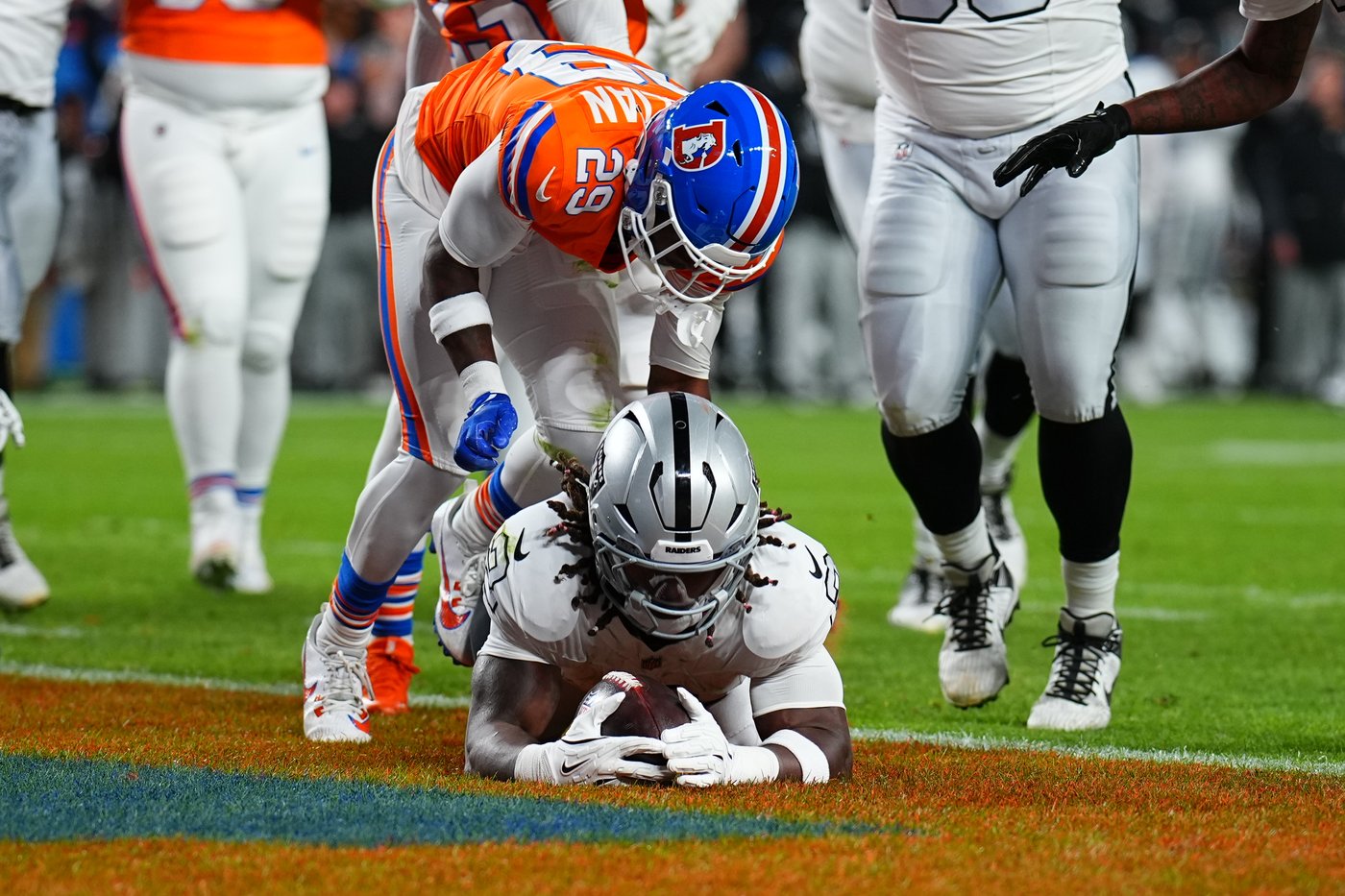 Broncos' defense shines in 10-7 squeaker over Raiders despite offensive and special teams struggles | iNFOnews.ca Broncos' defense shines in 10-7 squeaker over Raiders despite offensive and special teams struggles | iNFOnews.ca