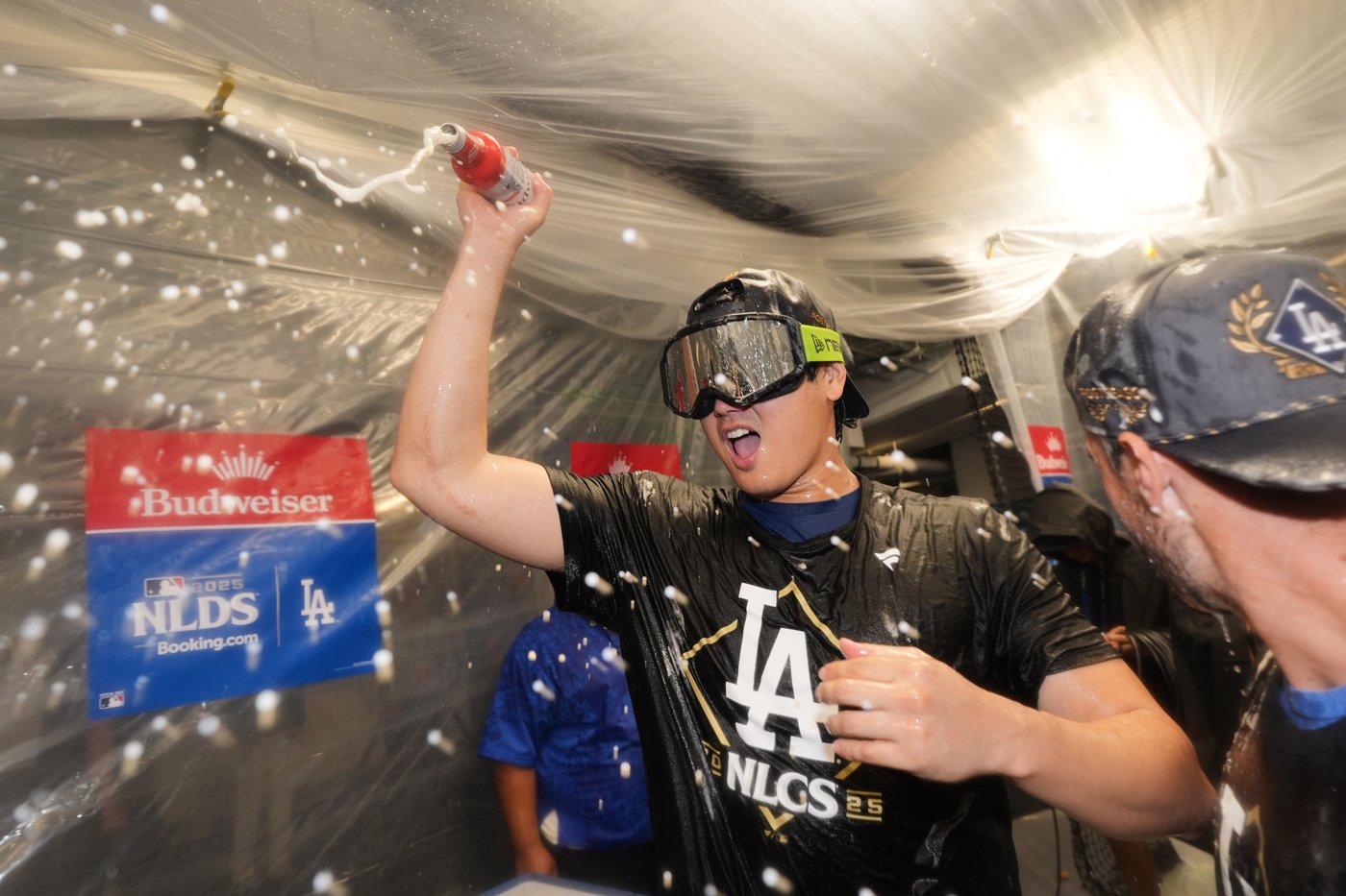 Dodgers rolling in defense of World Series title after closing out Phillies to reach NLCS | iNFOnews.ca