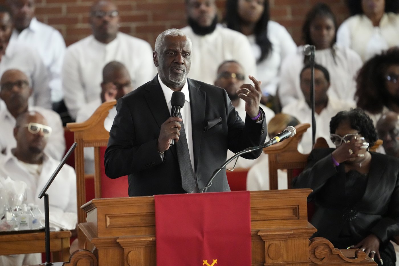 Cissy Houston mourned by Dionne Warwick, politicians and more at longtime church | iNFOnews.ca