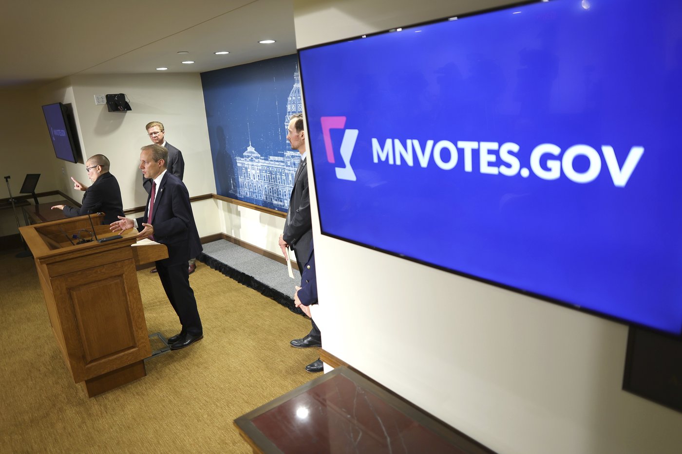 In-person voting for the US presidential contest is about to start as Election Day closes in | iNFOnews.ca