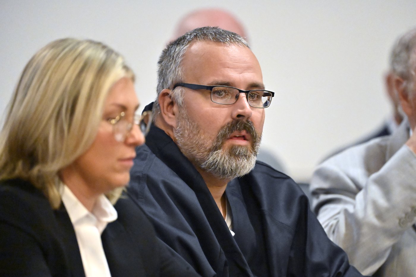 Video of Kentucky judge's death shown at court hearing for the ex-sheriff charged in the case | iNFOnews.ca