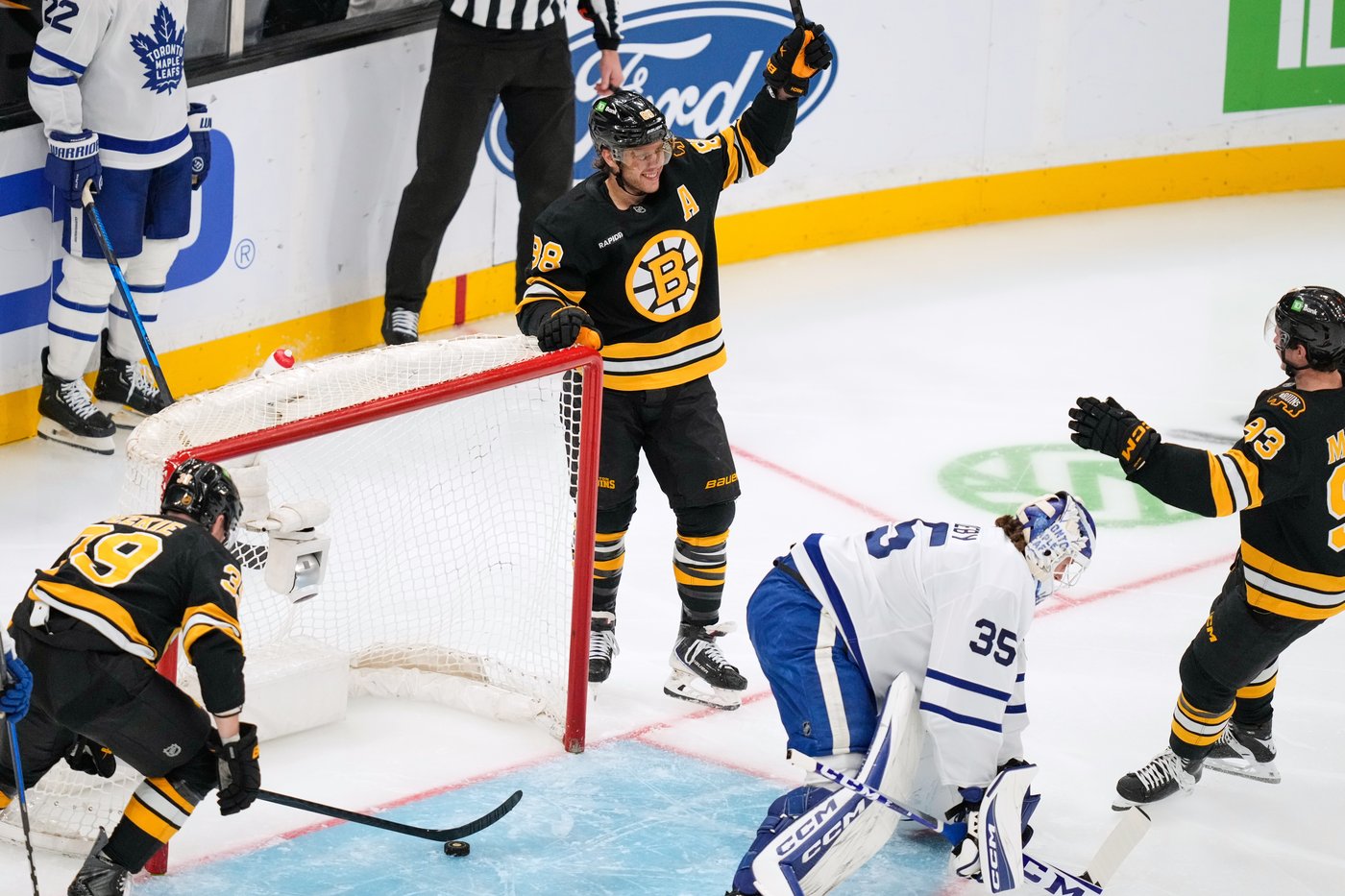 Pastrnak scores twice, hits 400-goal milestone as Bruins beat Maple Leafs | iNFOnews.ca Pastrnak scores twice, hits 400-goal milestone as Bruins beat Maple Leafs | iNFOnews.ca