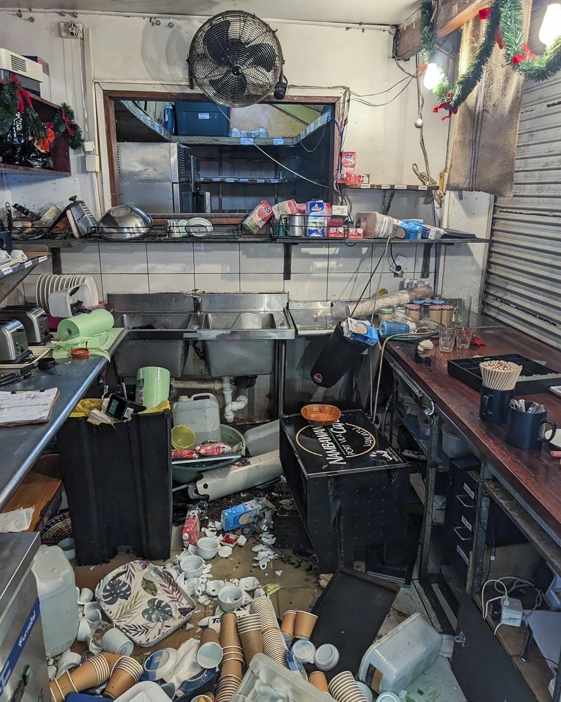 Number of dead and missing still unclear as first aid arrives in quake-hit Pacific nation of Vanuatu | iNFOnews.ca Number of dead and missing still unclear as first aid arrives in quake-hit Pacific nation of Vanuatu | iNFOnews.ca