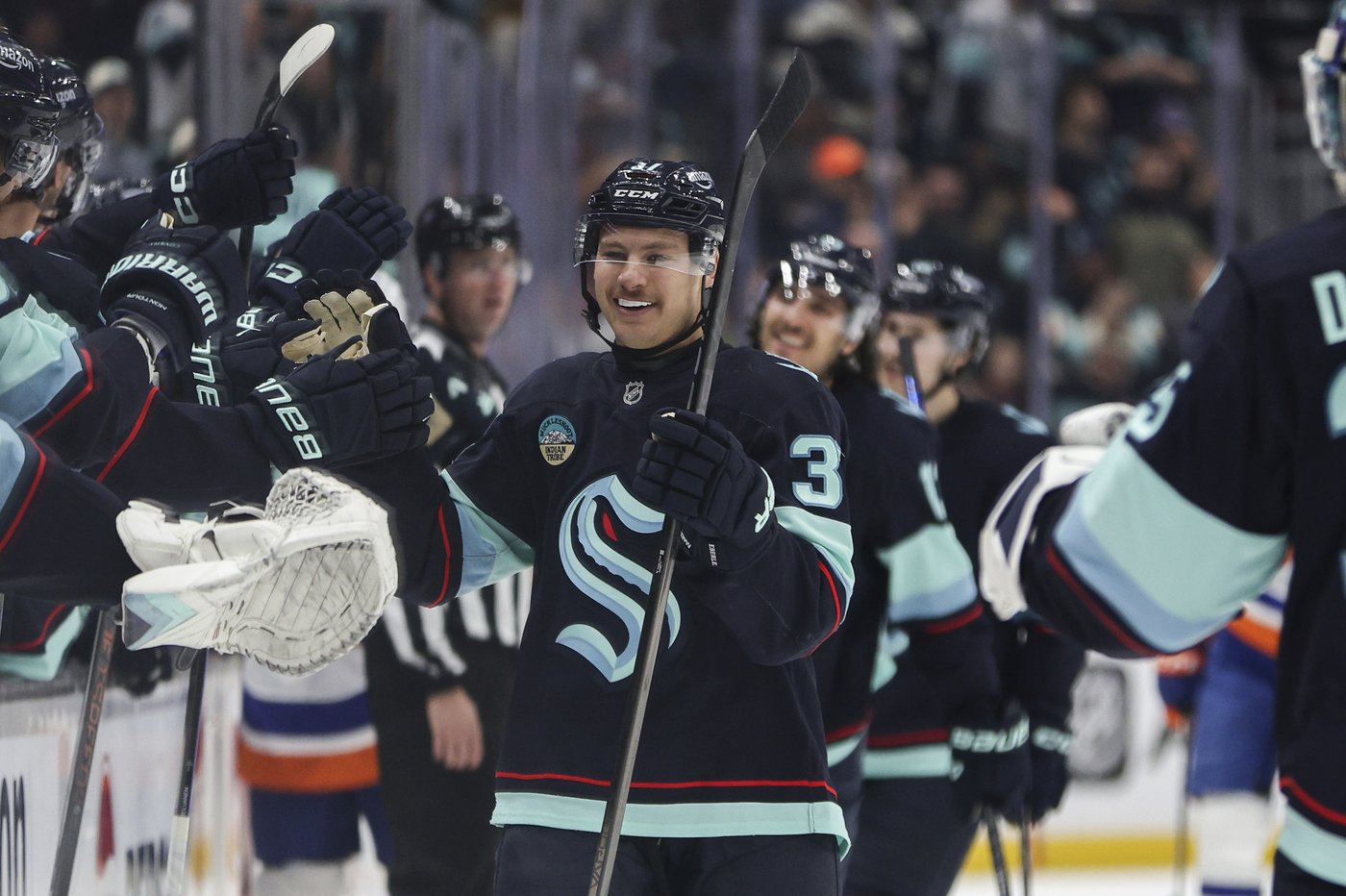 Oleksiak gets tiebreaking goal late in 3rd period, Kraken beat Islanders 3-2 for 4th straight win | iNFOnews.ca Oleksiak gets tiebreaking goal late in 3rd period, Kraken beat Islanders 3-2 for 4th straight win | iNFOnews.ca