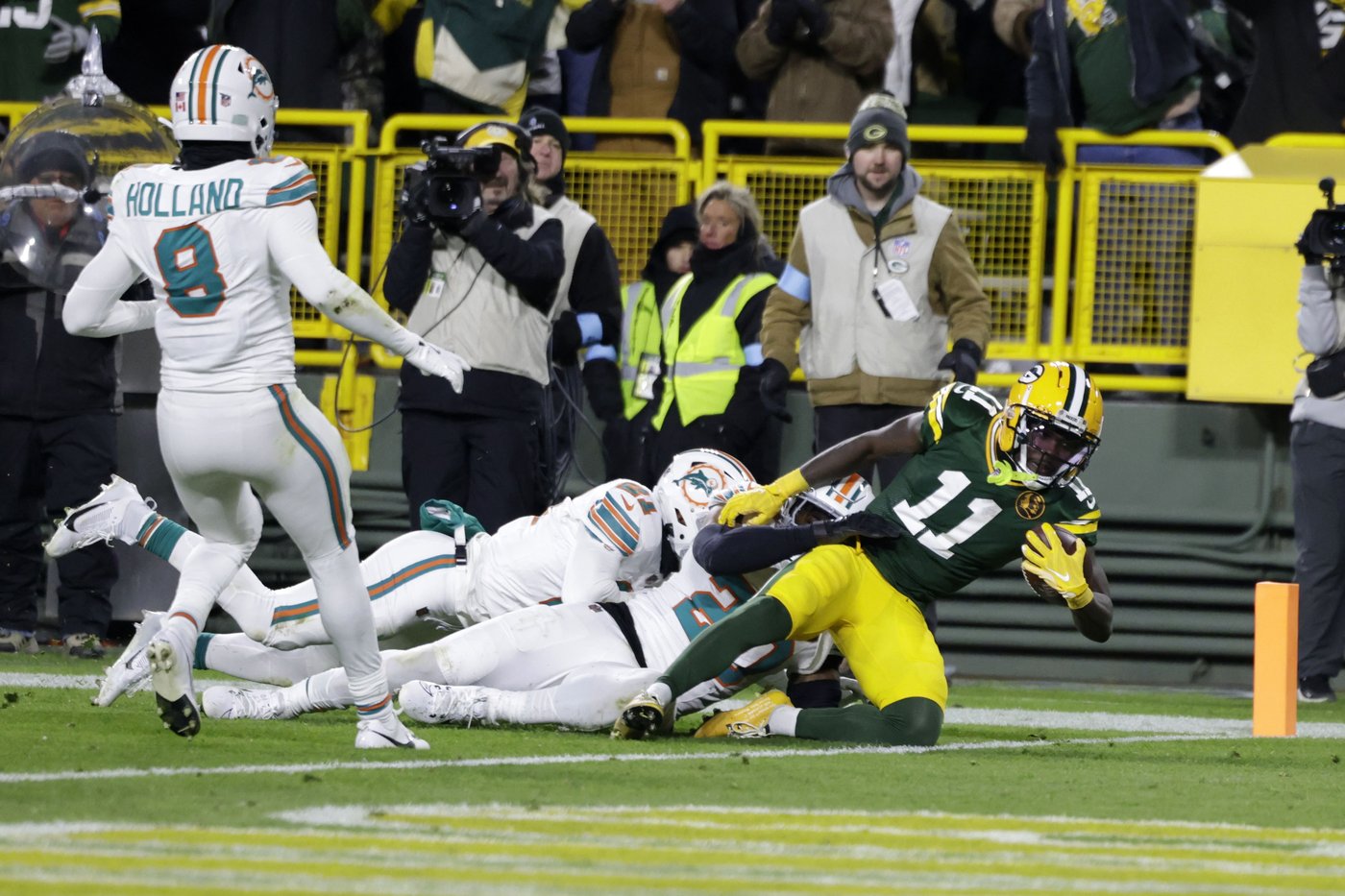 Love connects with Reed on 2 TDs as Packers use fast start to beat Dolphins 30-17 | iNFOnews.ca