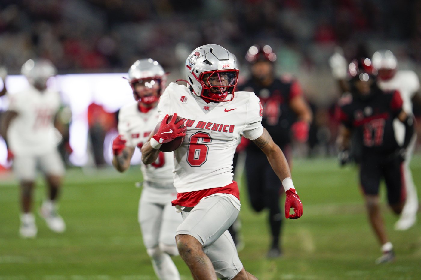 Eli Sanders, Devon Dampier lead New Mexico to 21-16 victory over San Diego State | iNFOnews.ca Eli Sanders, Devon Dampier lead New Mexico to 21-16 victory over San Diego State | iNFOnews.ca