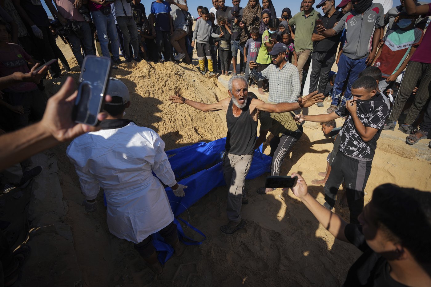 At least 11 killed in Israeli strike that hit a school in northern Gaza | iNFOnews.ca At least 11 killed in Israeli strike that hit a school in northern Gaza | iNFOnews.ca