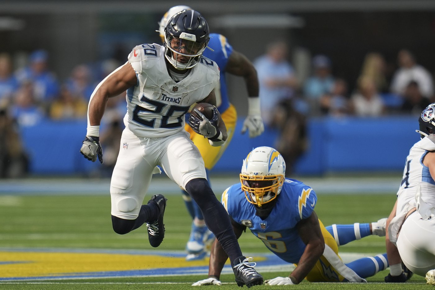 Justin Herbert has TDs passing and rushing as Chargers beat Titans 27-17 for 3rd straight win | iNFOnews.ca Justin Herbert has TDs passing and rushing as Chargers beat Titans 27-17 for 3rd straight win | iNFOnews.ca