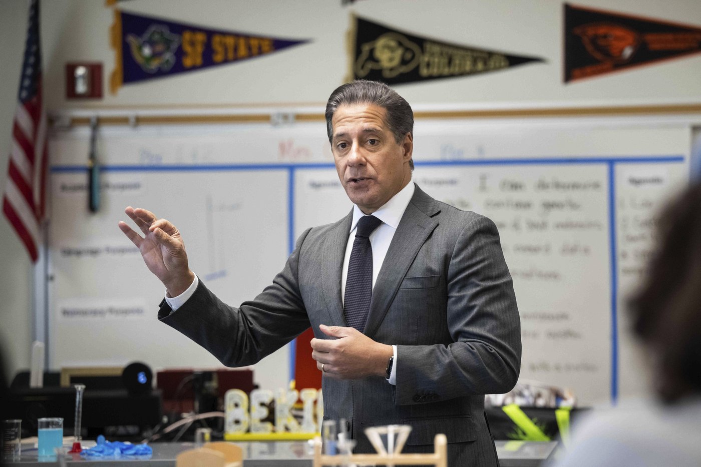 Feds say agents went to LA schools to do welfare check on migrant children | iNFOnews.ca