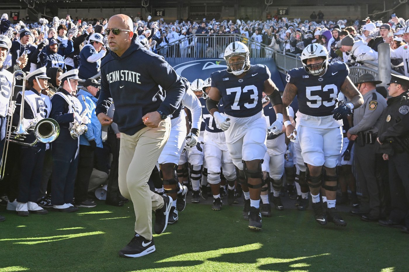 AP Top 25: With a logjam at top of poll, a bunch of early marquee matchups may help sort things out | iNFOnews.ca