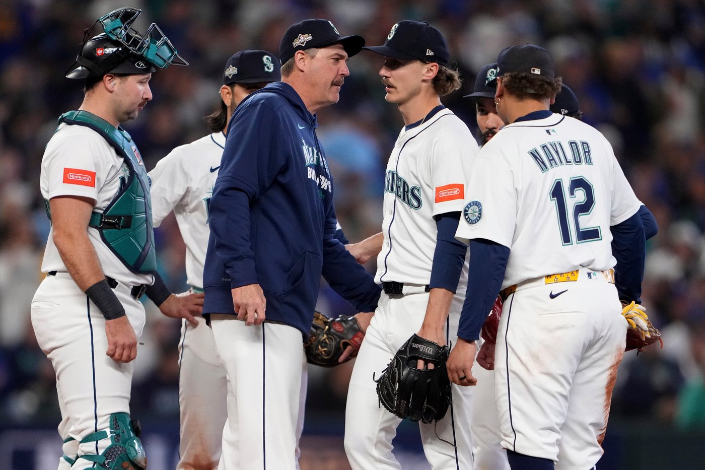 Photo Gallery: Mariners take 3-2 lead in ALCS with 6-2 win in Game 5 | iNFOnews.ca