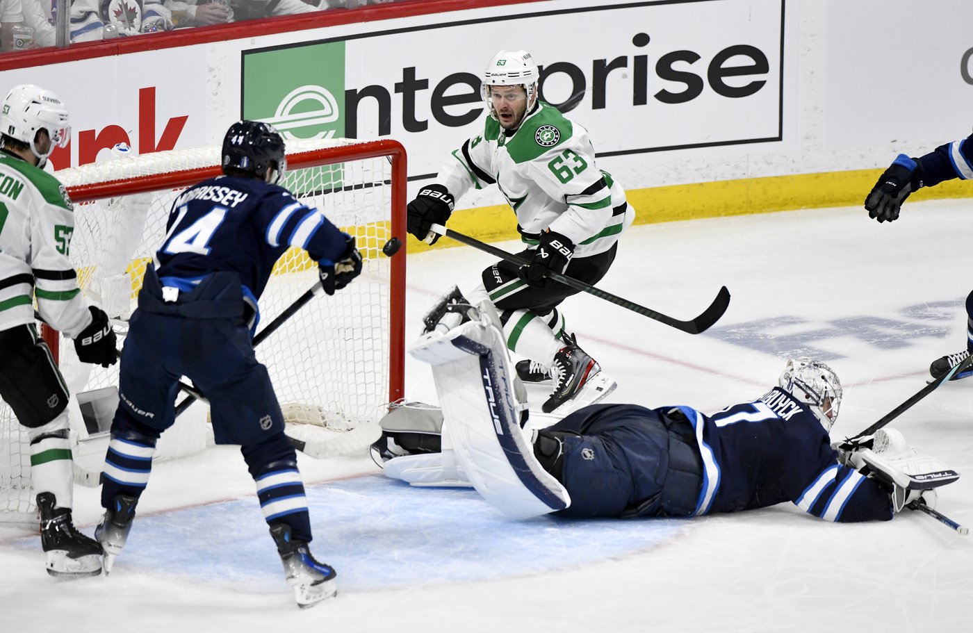 Connor Hellebuyck perfect in net as Jets blank Stars 4-0; Winnipeg ties series 1-1 | iNFOnews.ca Connor Hellebuyck perfect in net as Jets blank Stars 4-0; Winnipeg ties series 1-1 | iNFOnews.ca