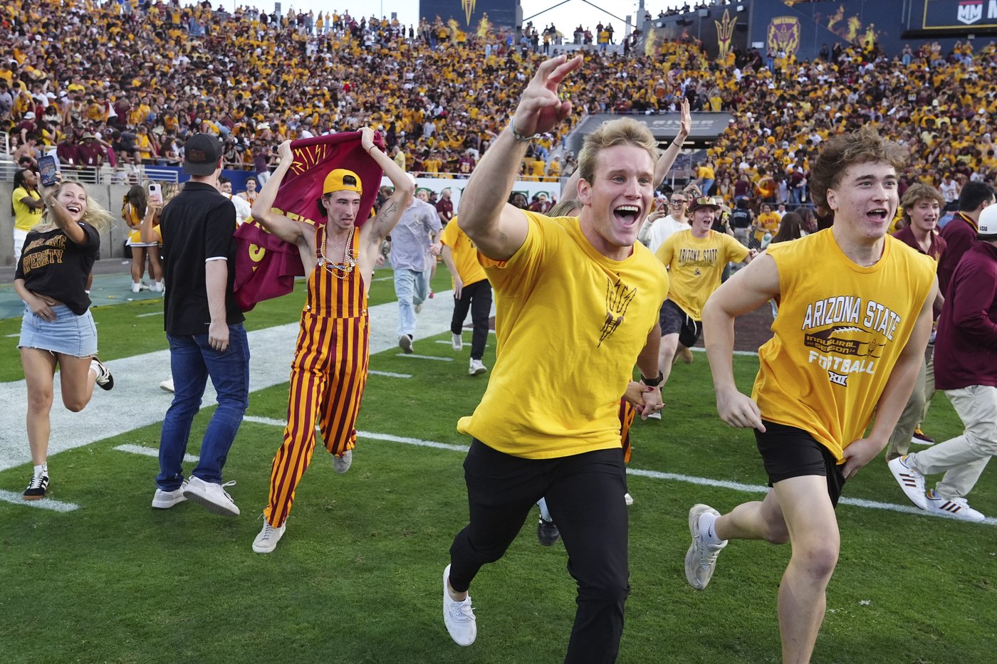 After fans storm field early, No. 21 Arizona St stops Hail Mary try for 28-23 win over No. 14 BYU | iNFOnews.ca After fans storm field early, No. 21 Arizona St stops Hail Mary try for 28-23 win over No. 14 BYU | iNFOnews.ca