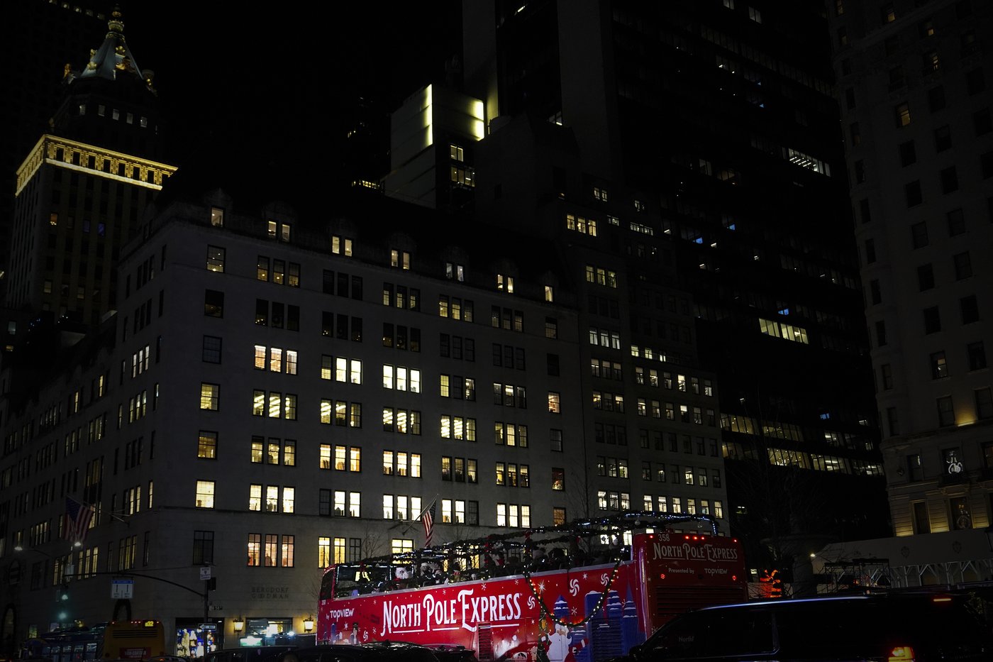 AP PHOTOS: The iconic and unconventional sides of Christmas in New York | iNFOnews.ca