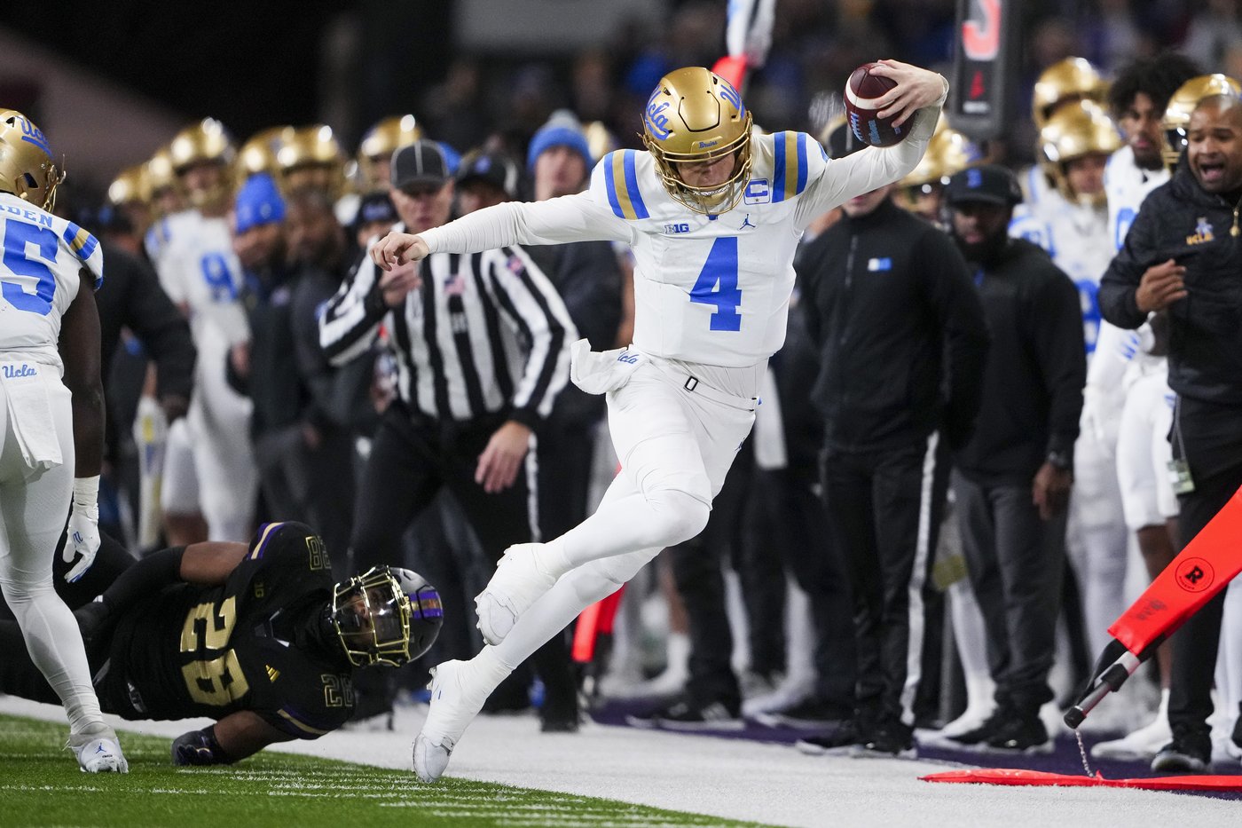 Desmond Williams Jr., Jonah Coleman lead Washington past UCLA 31-19 for bowl eligibility | iNFOnews.ca