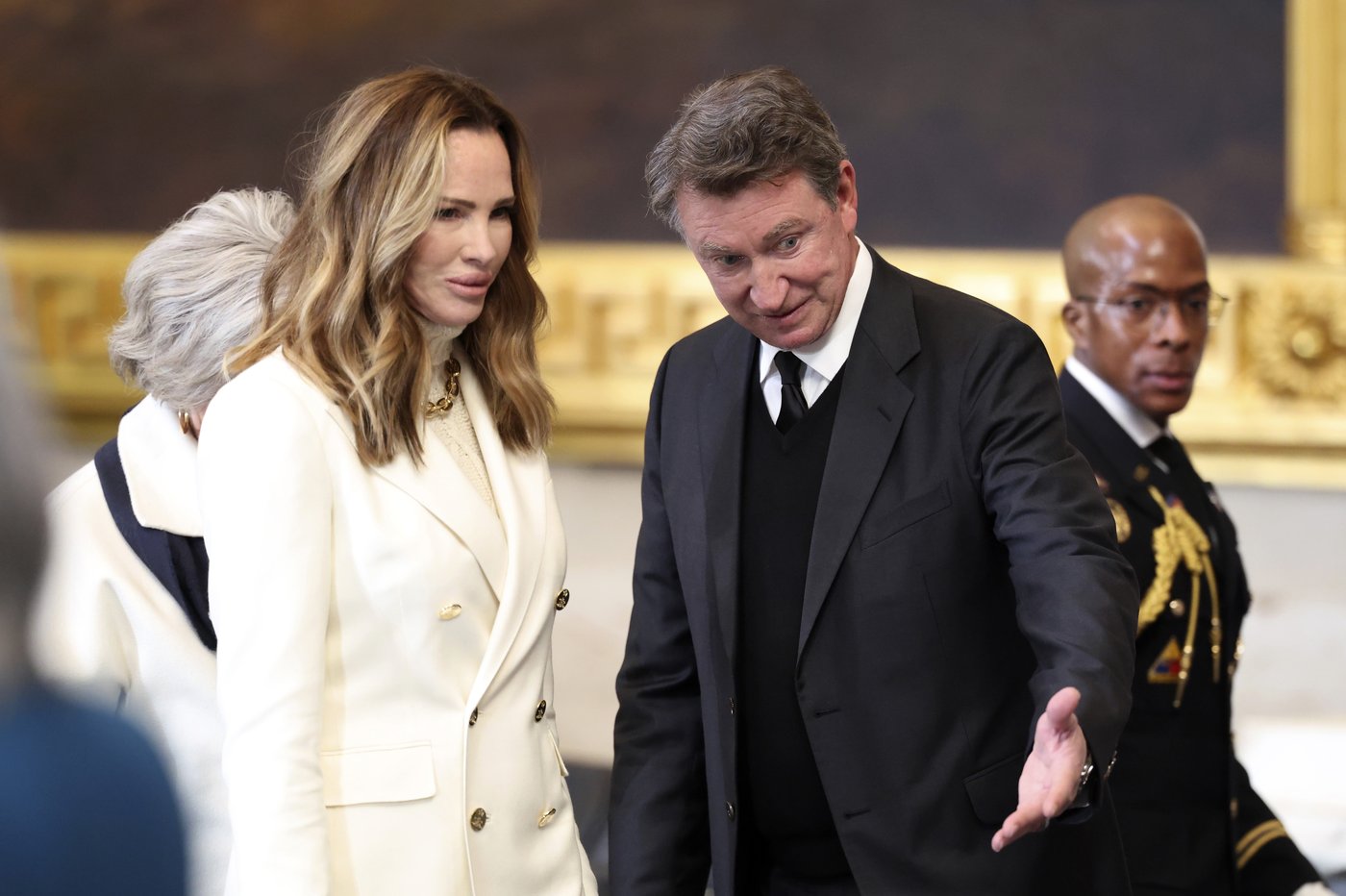 Gretzky remains silent as wife Janet joins Trump, Orr in hockey legend's defence | iNFOnews.ca Gretzky remains silent as wife Janet joins Trump, Orr in hockey legend's defence | iNFOnews.ca