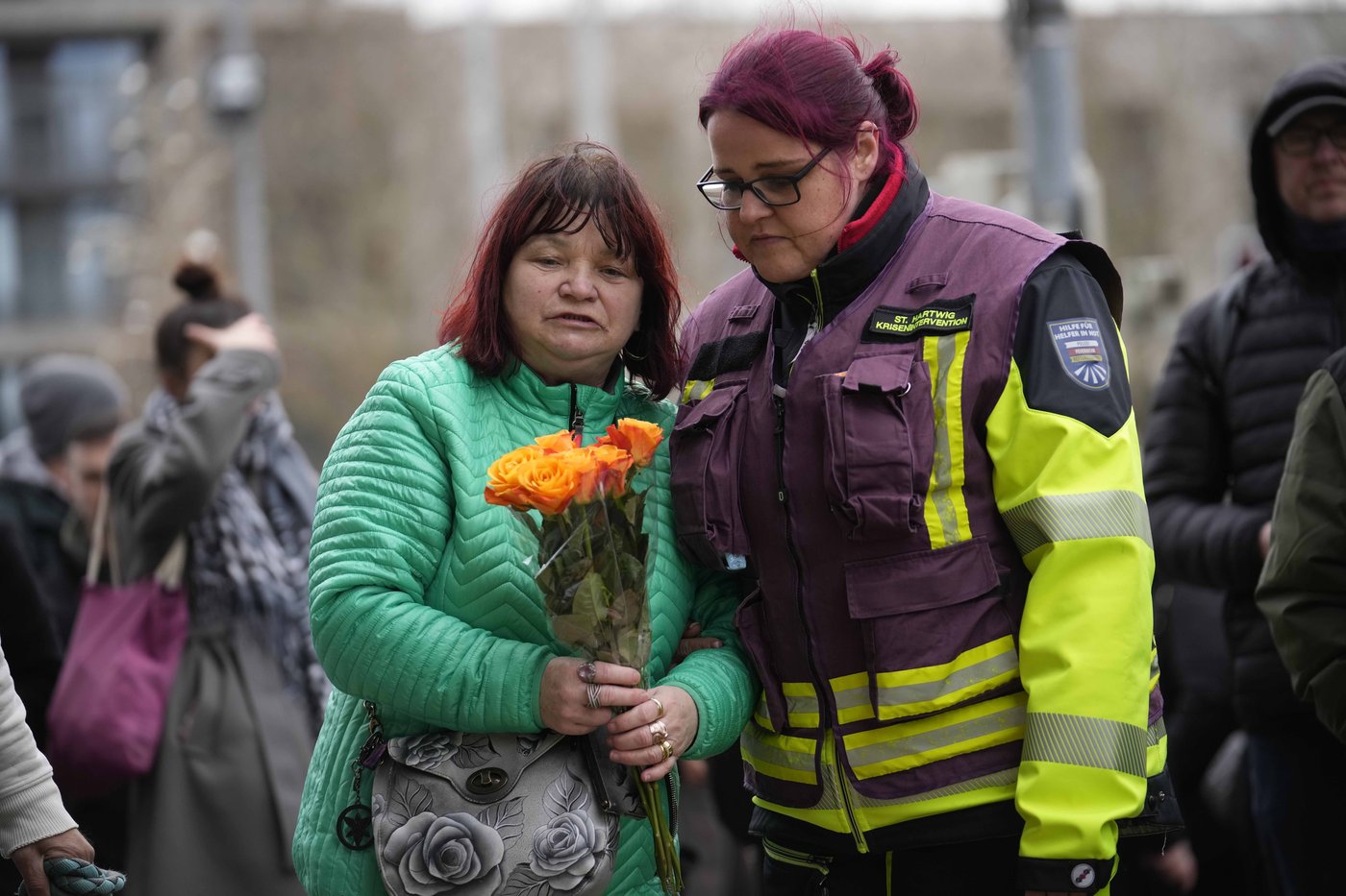 Germans mourn the 5 killed and 200 injured in the apparent attack on a Christmas market | iNFOnews.ca Germans mourn the 5 killed and 200 injured in the apparent attack on a Christmas market | iNFOnews.ca