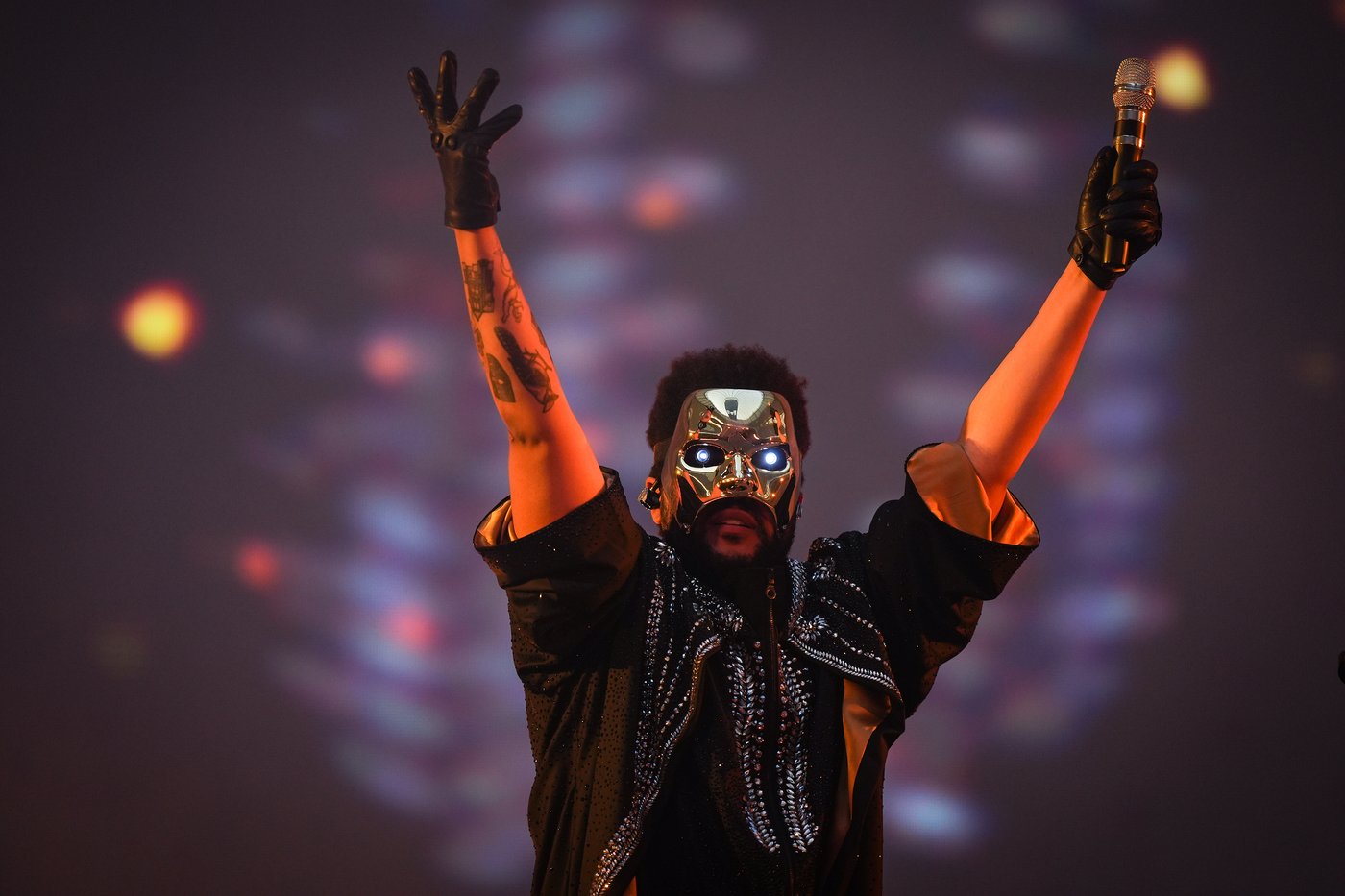Toronto gives The Weeknd key to the city ahead of a four-concert run at Rogers Centre | iNFOnews.ca