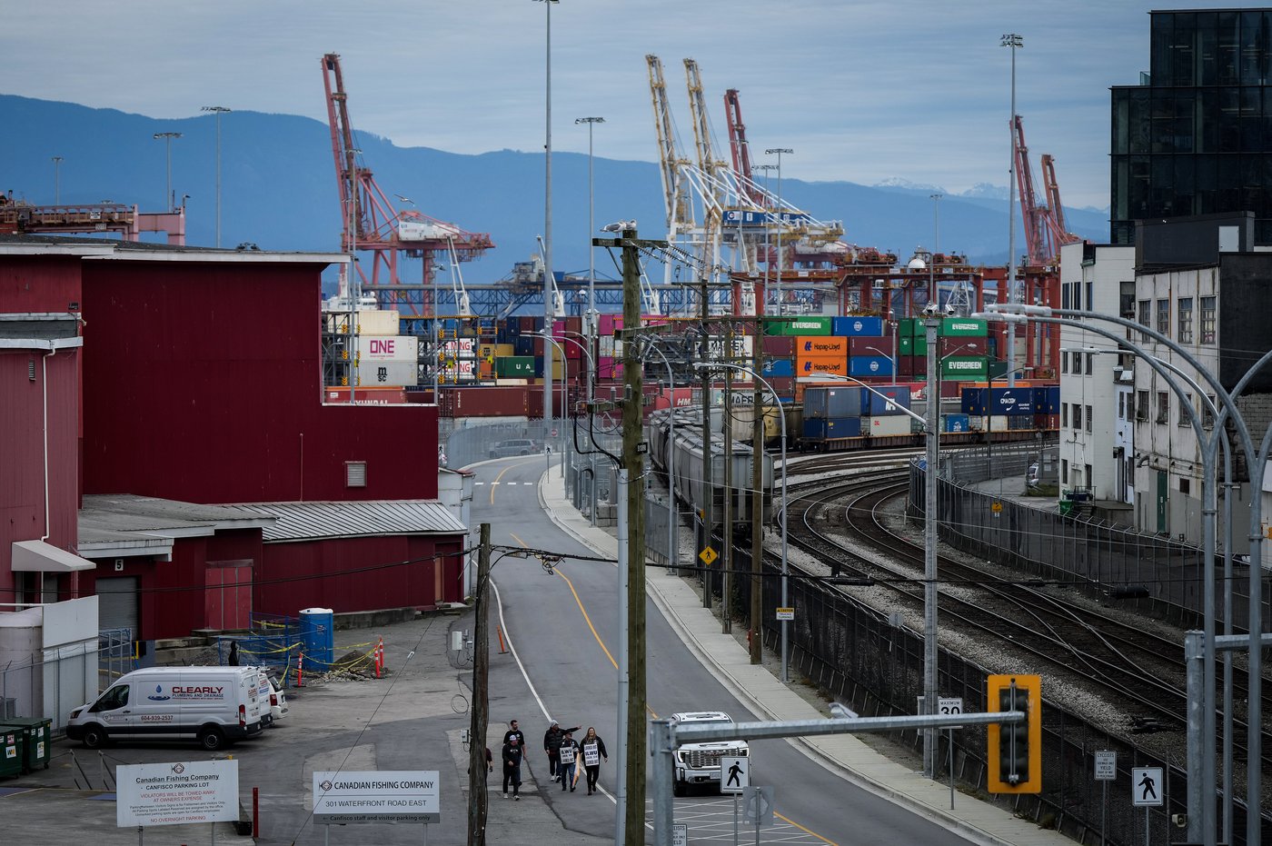 Port workers' union accuses BC Maritime Employers Association of ending talks early | iNFOnews.ca Port workers' union accuses BC Maritime Employers Association of ending talks early | iNFOnews.ca