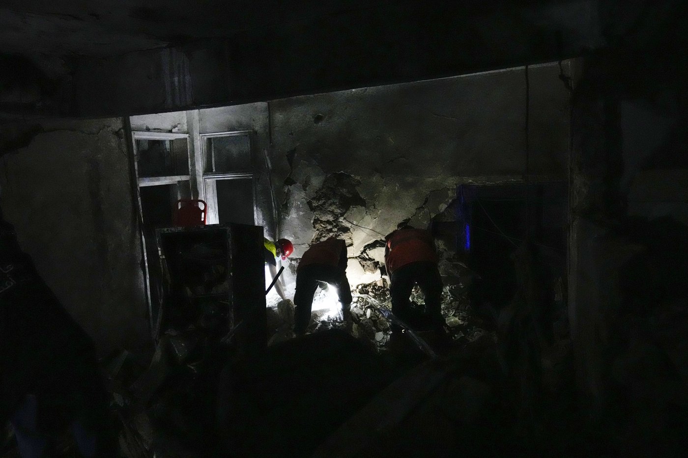 Israeli airstrike hits central Beirut near key government buildings and embassies | iNFOnews.ca Israeli airstrike hits central Beirut near key government buildings and embassies | iNFOnews.ca