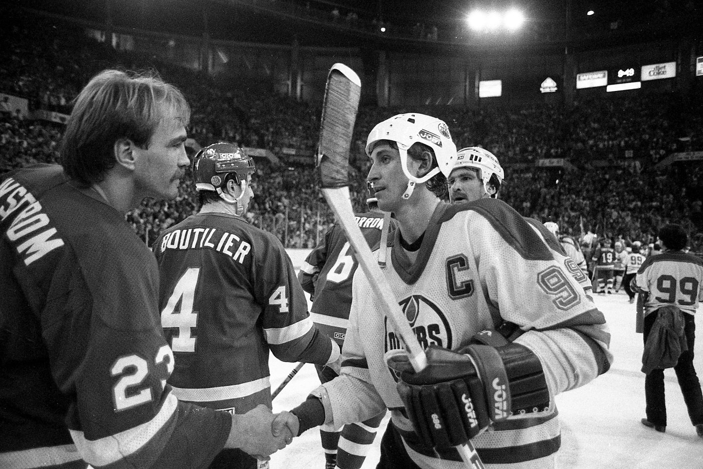 'Forget about the past': Fans weigh in on criticism of Wayne Gretzky over Trump ties | iNFOnews.ca 'Forget about the past': Fans weigh in on criticism of Wayne Gretzky over Trump ties | iNFOnews.ca