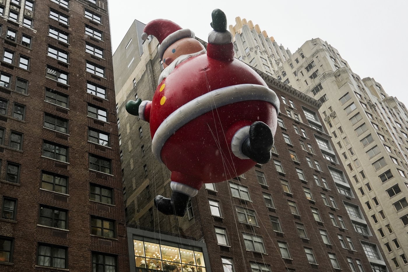 Macy’s Thanksgiving Day Parade: Big balloons, wet weather and 21 protesters arrested | iNFOnews.ca