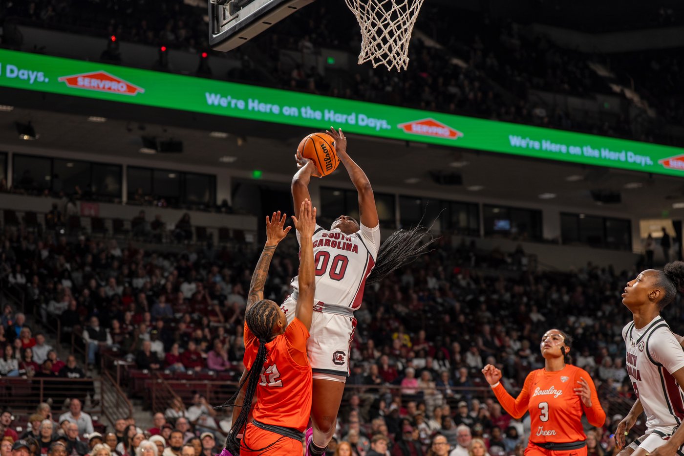 Edwards' 24 points lead No. 2 South Carolina to a 114-47 blowout of Bowling Green | iNFOnews.ca Edwards' 24 points lead No. 2 South Carolina to a 114-47 blowout of Bowling Green | iNFOnews.ca