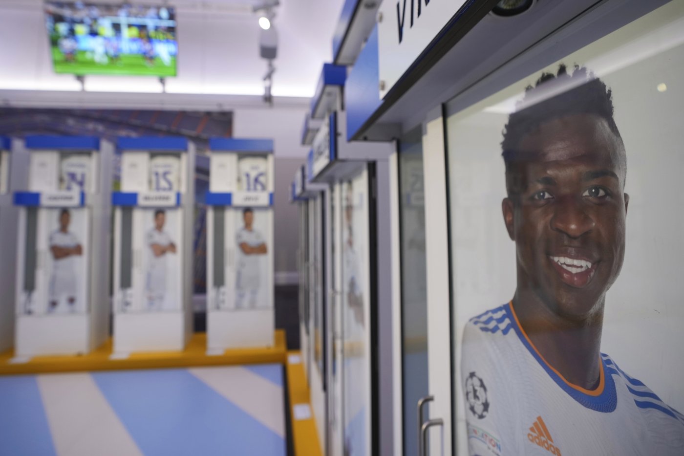 Lockers used by Ronaldo, Beckham and other Real Madrid stars are up for auction | iNFOnews.ca Lockers used by Ronaldo, Beckham and other Real Madrid stars are up for auction | iNFOnews.ca