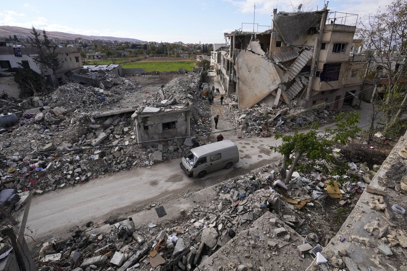 Lebanon says 2 hurt as Israeli troops fire on people returning south after truce with Hezbollah | iNFOnews.ca Lebanon says 2 hurt as Israeli troops fire on people returning south after truce with Hezbollah | iNFOnews.ca