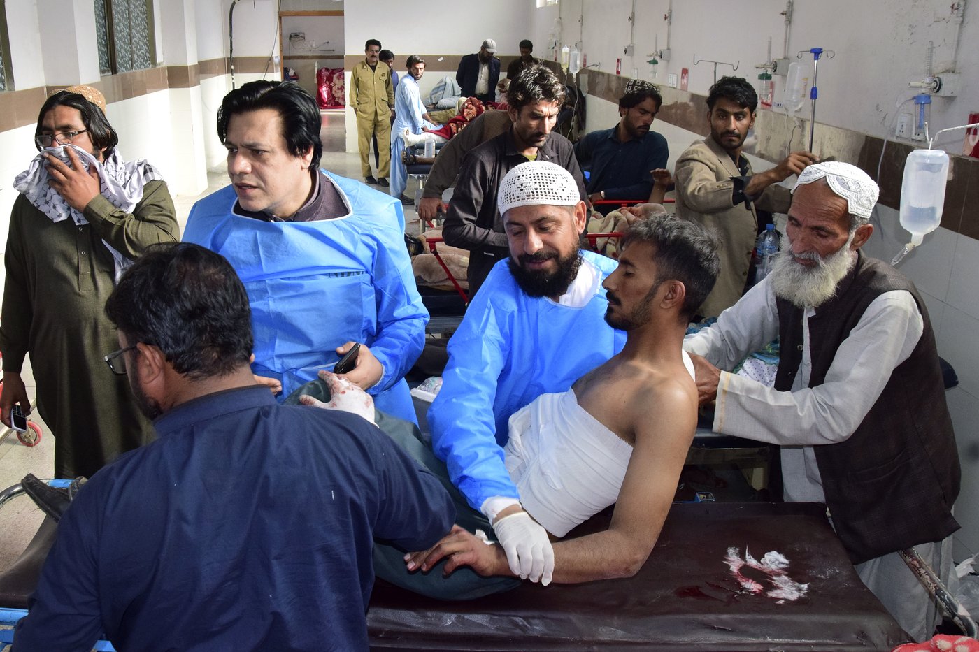 A powerful suicide bombing at a rail station in southwestern Pakistan kills at least 26 | iNFOnews.ca A powerful suicide bombing at a rail station in southwestern Pakistan kills at least 26 | iNFOnews.ca