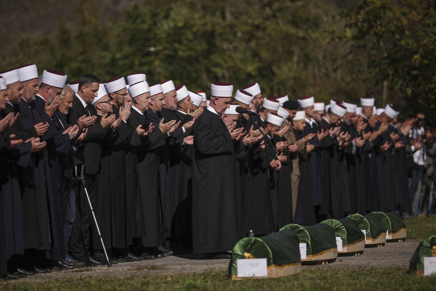 Several thousand attend a funeral service in southern Bosnia for 19 killed in devastating floods | iNFOnews.ca Several thousand attend a funeral service in southern Bosnia for 19 killed in devastating floods | iNFOnews.ca