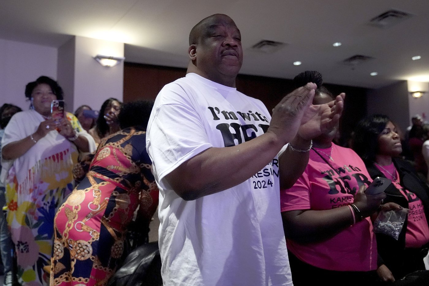 Harris urges Black churchgoers in Georgia to head out to vote and gets an assist from Stevie Wonder | iNFOnews.ca Harris urges Black churchgoers in Georgia to head out to vote and gets an assist from Stevie Wonder | iNFOnews.ca