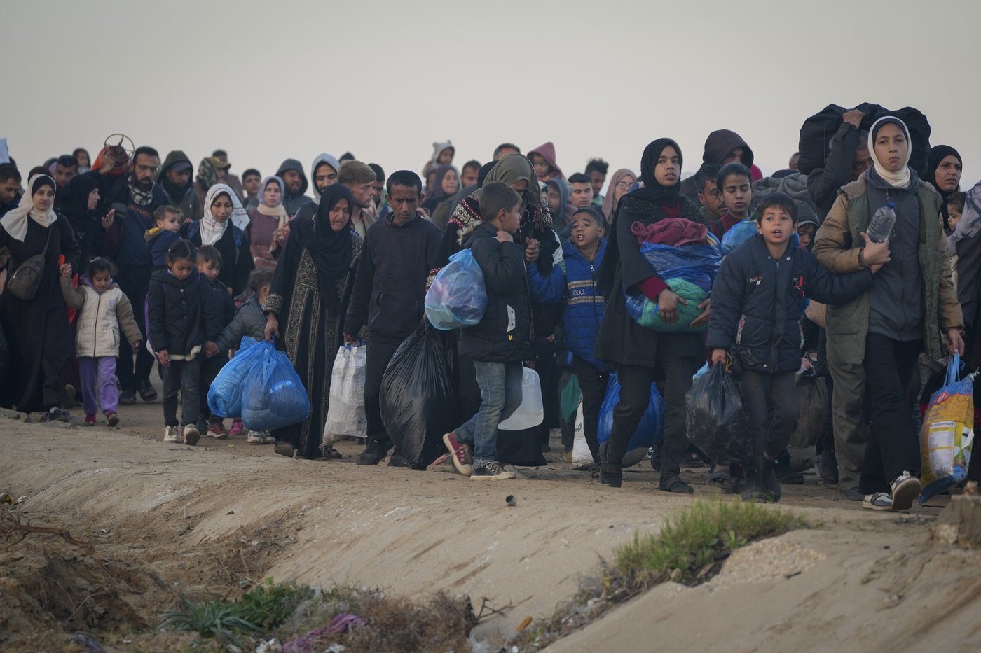 Palestinians celebrate their return to northern Gaza after 15 months of war | iNFOnews.ca
