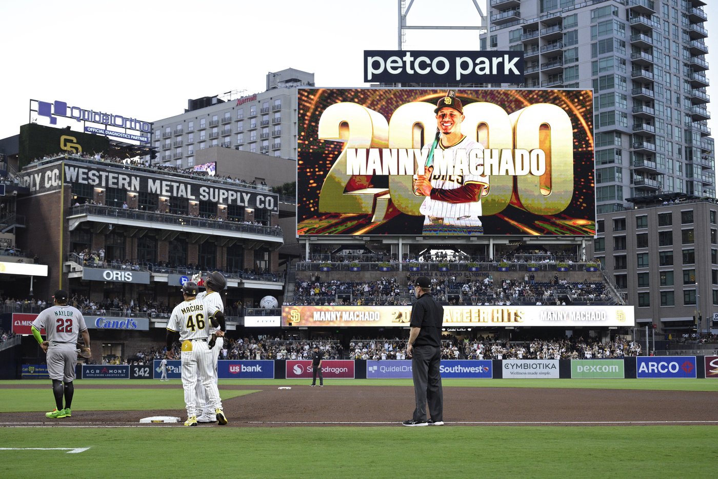 Padres slugger Manny Machado gets his 2,000th career hit | iNFOnews.ca