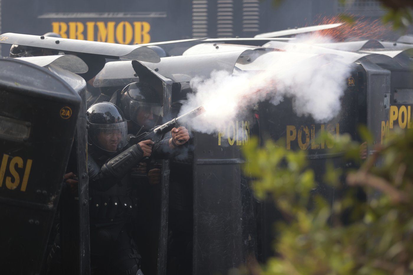 Photos of violent clashes between riot police and protesters in Indonesia | iNFOnews.ca