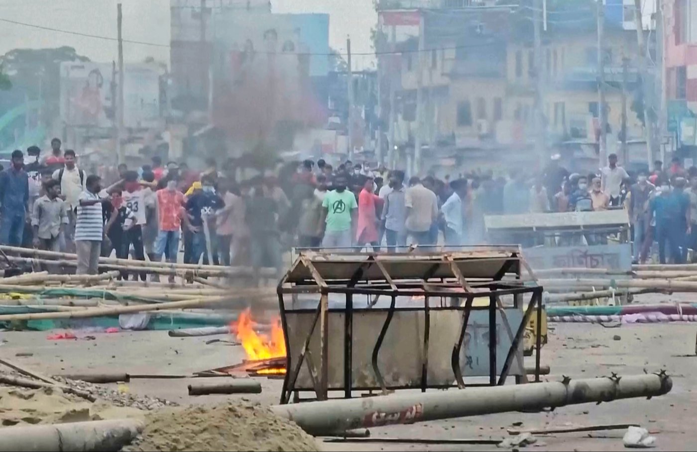 Bangladeshi forces clash with supporters of ousted leader Hasina, leaving at least 4 dead | iNFOnews.ca Bangladeshi forces clash with supporters of ousted leader Hasina, leaving at least 4 dead | iNFOnews.ca