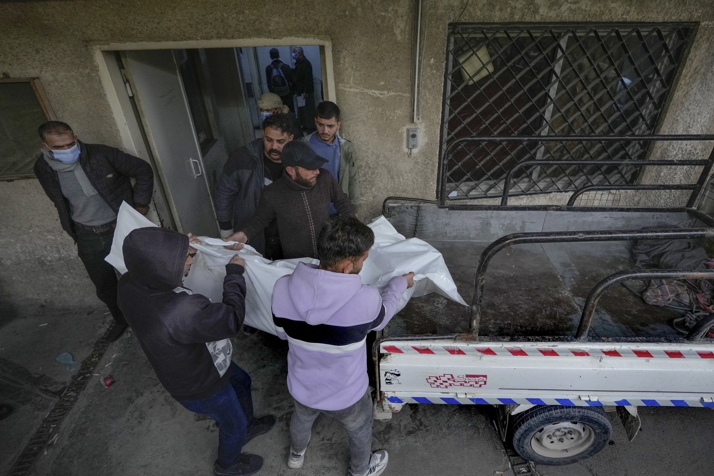 Syrians flock to morgues looking for loved ones who perished in Assad's prisons | iNFOnews.ca Syrians flock to morgues looking for loved ones who perished in Assad's prisons | iNFOnews.ca