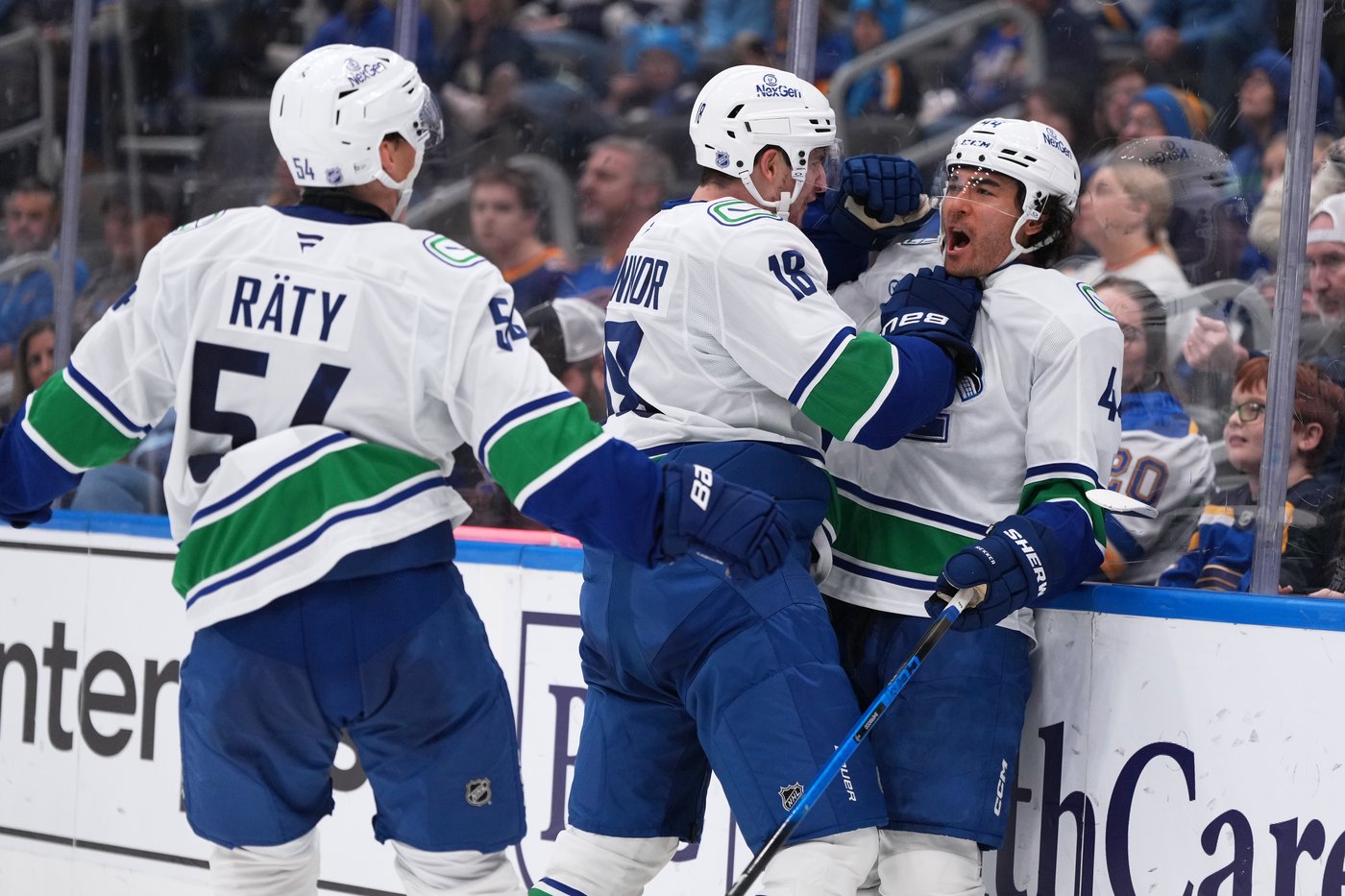 Sherwood has hat trick, DeBrusk scores in shootout as Canucks beat Blues 4-3 | iNFOnews.ca