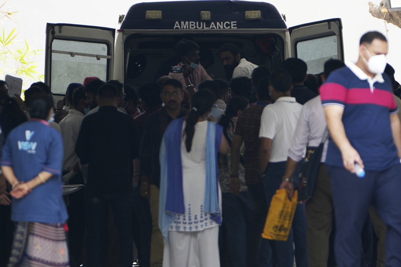 Remains of Air India crash victims are handed over to relatives | iNFOnews.ca