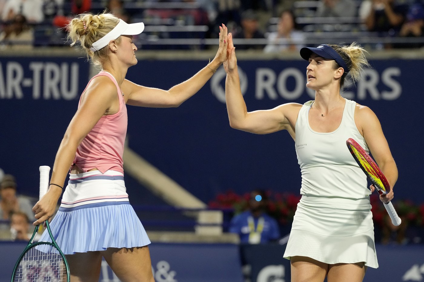 Dabrowski, Routliffe reach third round of Australian Open women's doubles | iNFOnews.ca