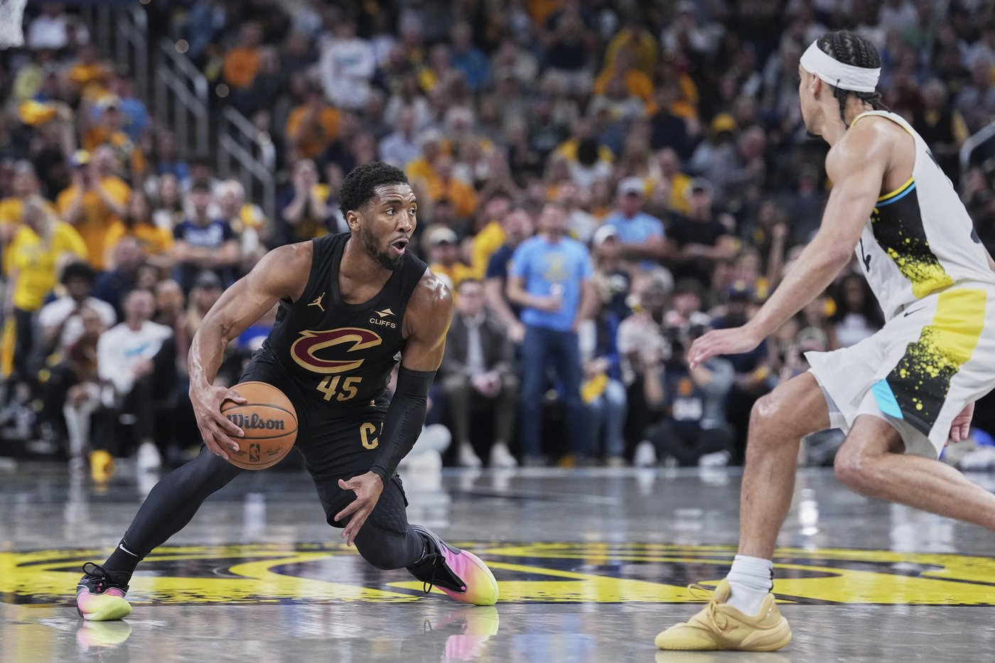 Cavs' Donovan Mitchell to get MRI of ankle he injured in Game 4 of Eastern semis against Pacers | iNFOnews.ca Cavs' Donovan Mitchell to get MRI of ankle he injured in Game 4 of Eastern semis against Pacers | iNFOnews.ca