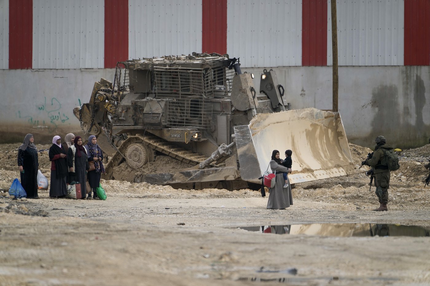 Middle East latest: Hamas says it will release 3 Israeli hostages as planned | iNFOnews.ca Middle East latest: Hamas says it will release 3 Israeli hostages as planned | iNFOnews.ca