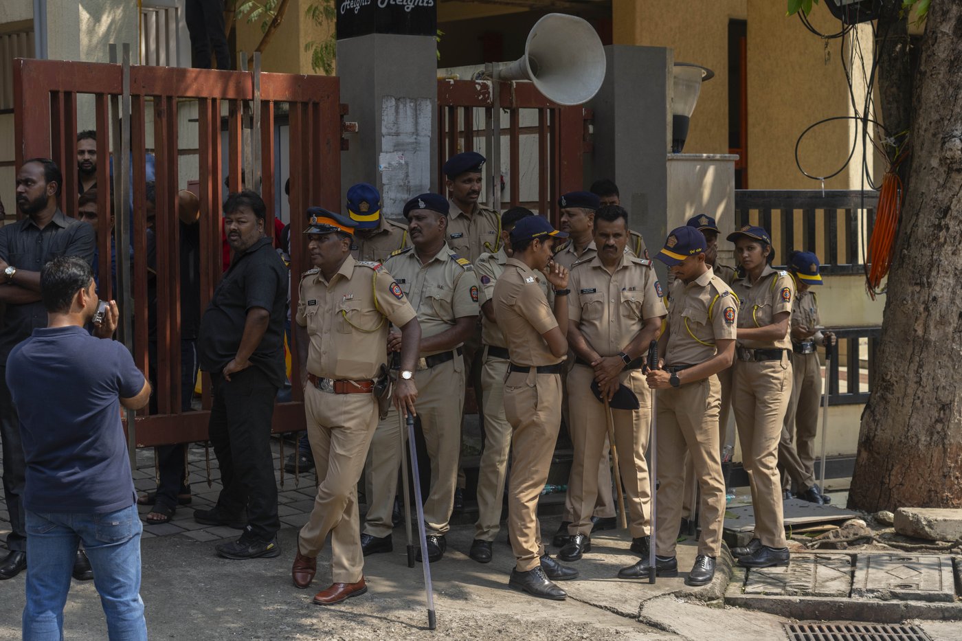 Indian politician known for his close ties with Bollywood is killed in Mumbai | iNFOnews.ca