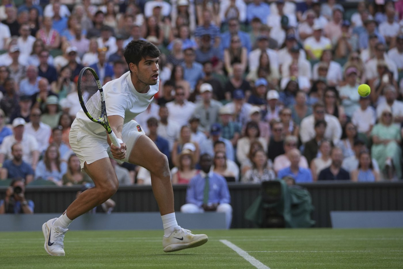 Wimbledon: Defending champion Carlos Alcaraz extends winning streak to reach 4th round | iNFOnews.ca