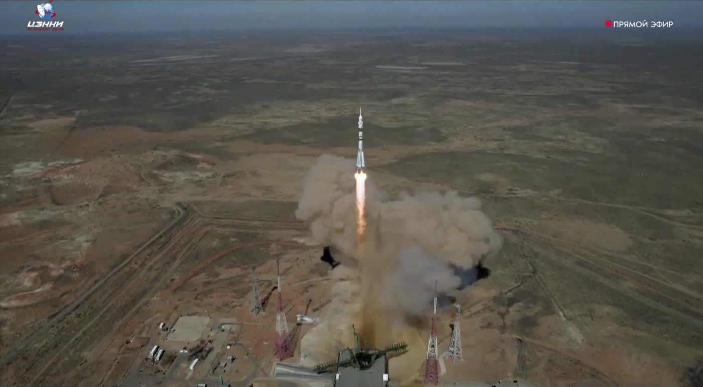 A US-Russian crew of 3 arrives at the International Space Station | iNFOnews.ca