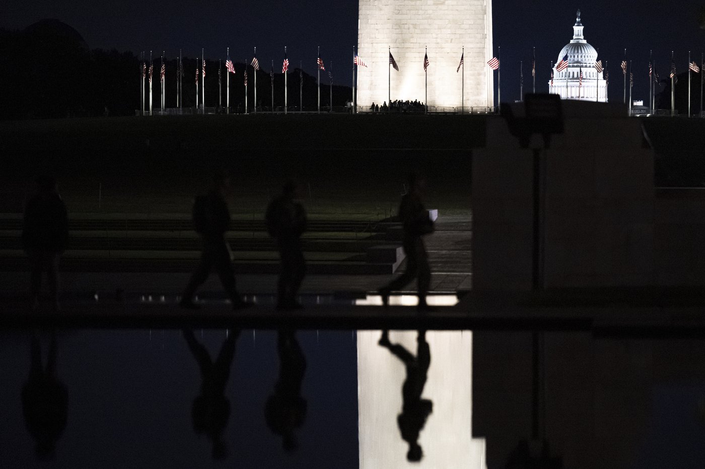 Photos of week three of Washington's federal takeover, as troops on patrol start carrying guns | iNFOnews.ca