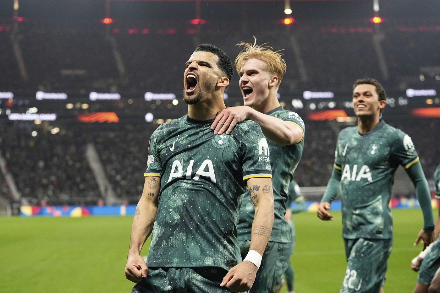 Man United seals spectacular comeback to beat Lyon 5-4 and advance to Europa League semifinals | iNFOnews.ca Man United seals spectacular comeback to beat Lyon 5-4 and advance to Europa League semifinals | iNFOnews.ca