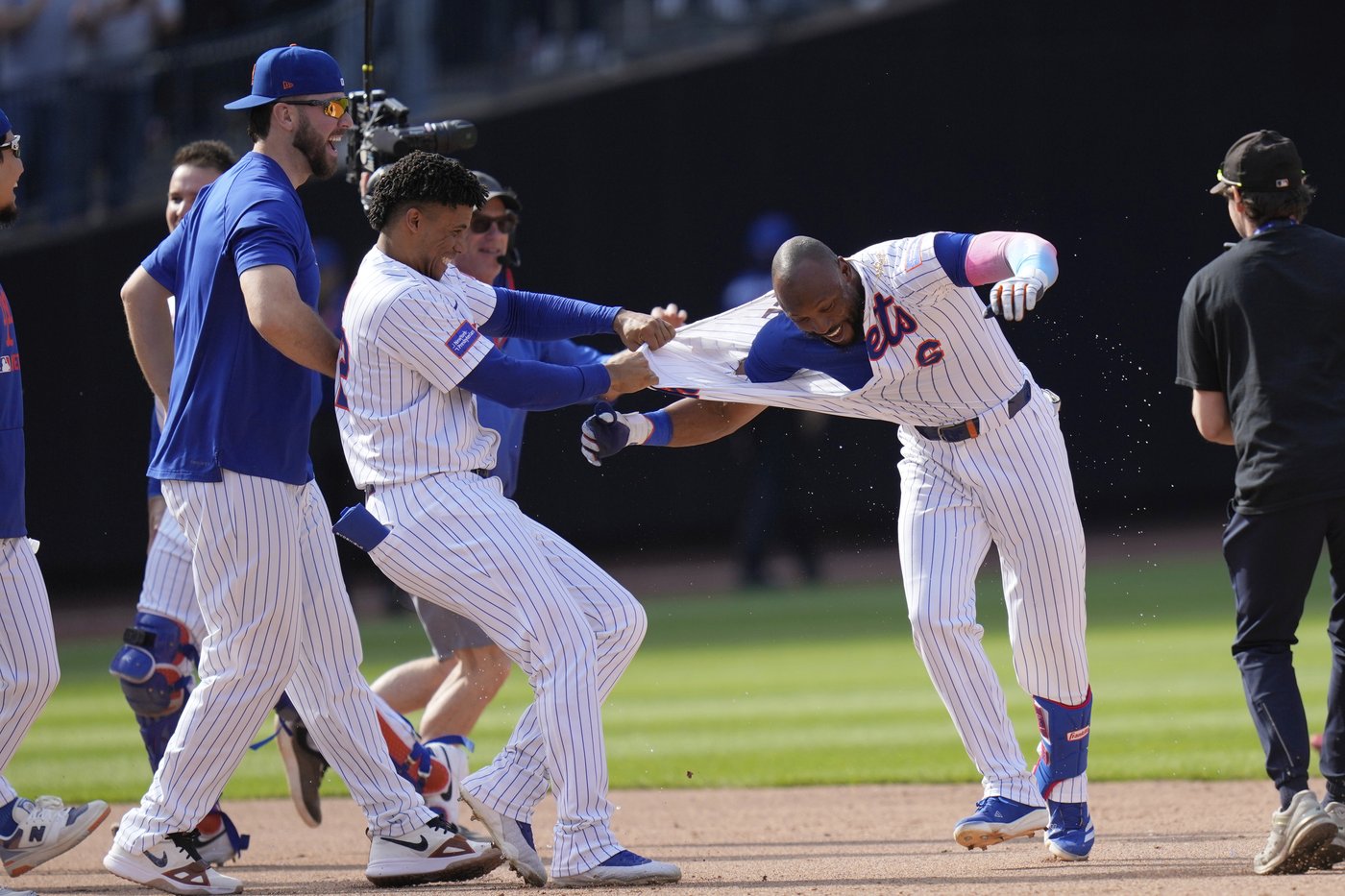 Mets sweep Phillies, extend winning streak to 7 in game with play at the plate and balk that wasn't | iNFOnews.ca Mets sweep Phillies, extend winning streak to 7 in game with play at the plate and balk that wasn't | iNFOnews.ca