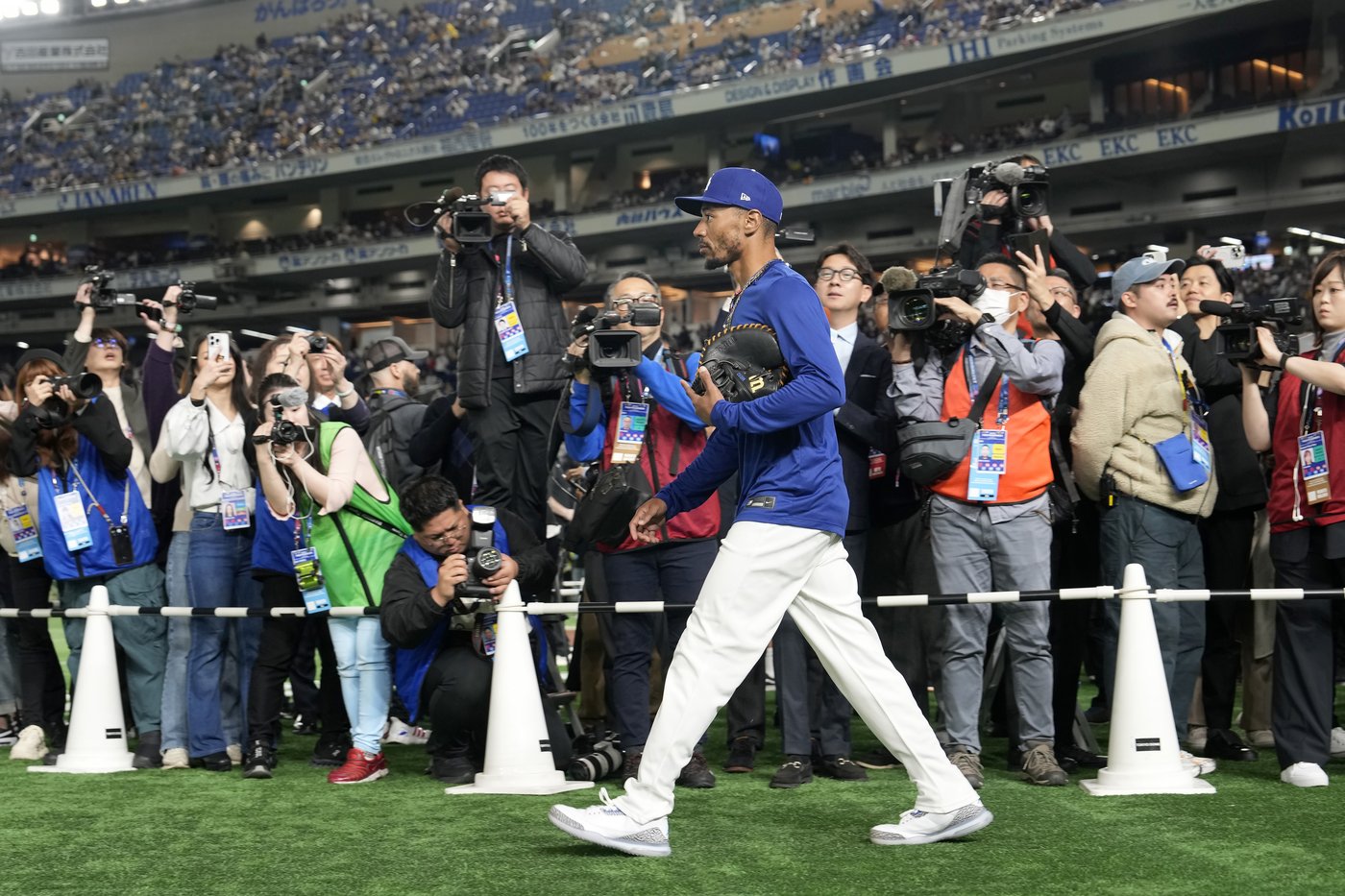 Dodgers star Mookie Betts returns to US to recuperate from illness, will miss 2 games in Japan | iNFOnews.ca