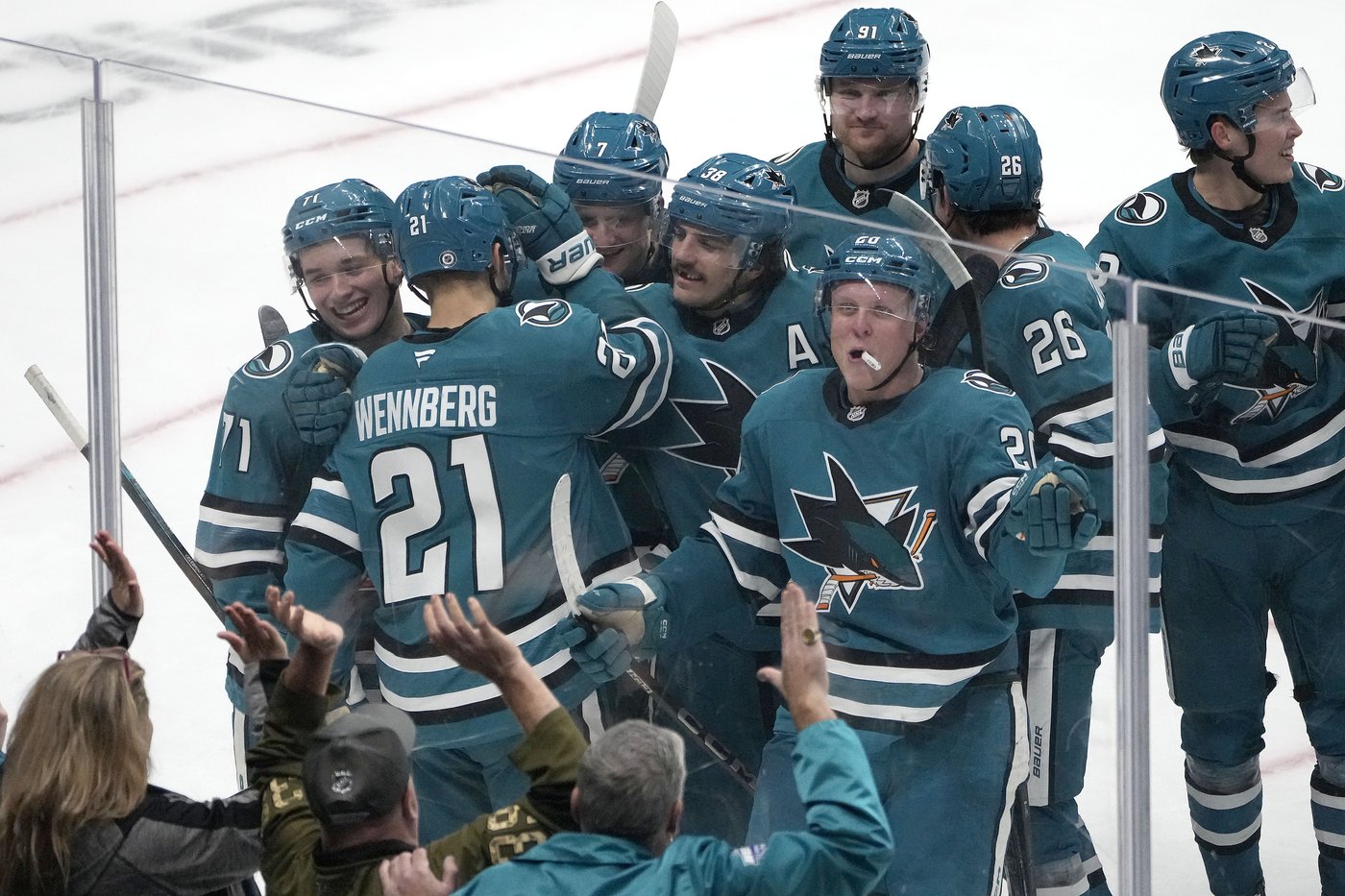 Celebrini returns from injury and Wennberg scores in OT to lift Sharks over Blue Jackets 2-1 | iNFOnews.ca Celebrini returns from injury and Wennberg scores in OT to lift Sharks over Blue Jackets 2-1 | iNFOnews.ca